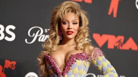 Photos: 2025 MTV VMAs Red Carpet Arrivals Include Doja Cat, Sabrina Carpenter And More