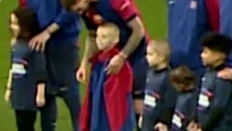Iñigo Martínez se despide de Dylan, el niño con cáncer al que regaló su chaqueta