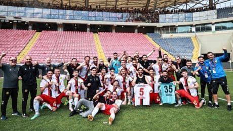 Eskişehirspor şampiyon olarak 3. Lig'e yükseldi