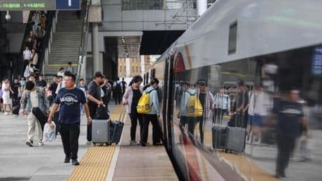 En Chine, “l’homme qui a brisé une vitre” de train devient le héros des internautes