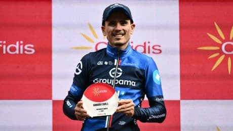 Vuelta-ritwinnaar David Gaudu moet lachen om ’Wout van Aert-momentje’: ’Beetje vergelijkbaar met vandaag’