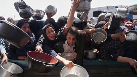 Krieg in Nahost: Israelische Regierung lässt wieder humanitäre Hilfe nach Gaza