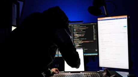 «Sextorsion»: un nouveau logiciel espion photographie ses victimes pendant qu'elles regardent du porno