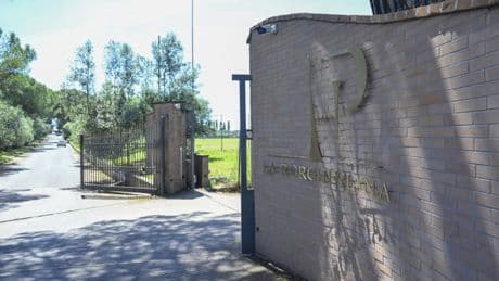 Fratelli intossicati in piscina, il papà: «Mio figlio di 9 anni è intubato e in coma farmacologico»