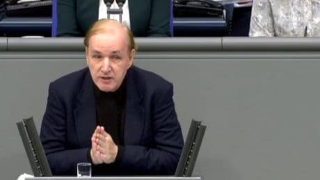 „Angela Merkel wäre stolz auf Sie“, sagt Curio über Merz