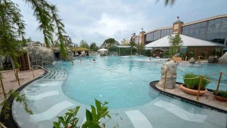 Massive waterpark launches stunning new pool – it took a week to fill