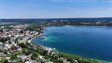 Wohnen am Wasser: So viel kostet ein Haus am See
