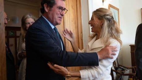 La CEOE carga contra el Gobierno por ampliar el permiso parental sin consultar