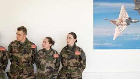 À Tours, les premiers pas des jeunes réservistes de l’armée de l’air
