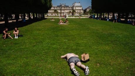 Canicule: 14 départements placés en vigilance rouge ce mardi, l'alerte étendue à mercredi