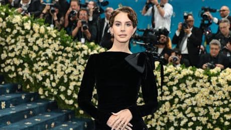 Lana Del Rey Joins Adele In A Historic Chart Feat