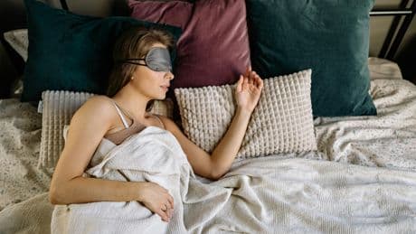 Resolviendo una de las grandes dudas sobre "dormir bien": si es mejor hacerlo de lado o boca arriba