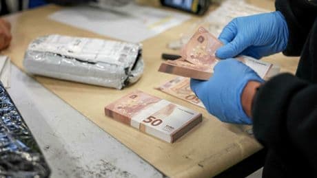 Bagagistes corrompus : un trafic de cocaïne démantelé à Roissy