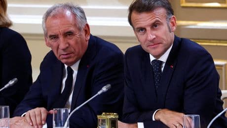 Macron et Bayrou en légère remontée, mais 42 % des Français souhaitent une nouvelle dissolution
