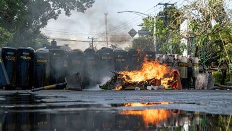 Proteste eskalieren in Indonesien: Demonstranten plündern Minister-Haus