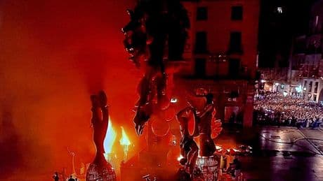 El espíritu del fuego pone fin a las Hogueras de Alicante 2025 en una emocionante cremà