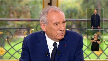 François Bayrou affirme avoir envisagé de "passer à 36 heures de travail par semaine" au lieu de supprimer deux jours fériés