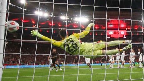 Bundesliga: Bayer Leverkusen feiert ersten Saisonsieg gegen Eintracht Frankfurt - trotz zweier Platzverweise