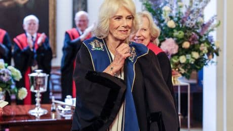 Queen made honorary freeman and liveryman of stationers and newspapers for dedication to literacy
