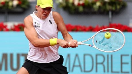 Tennis : Swiatek une nouvelle fois chahutée à Madrid mais bien au rendez-vous des quarts de finale