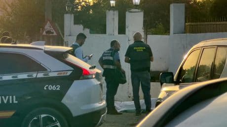Dos muertos y un herido en un tiroteo en una urbanización de Carmona