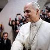 Le pape Léon XIV s’offre un premier bain de foule en papamobile place Saint-Pierre à Rome