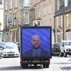 Demonstration in England: Dorfbewohner ärgern sich über Urlaub von JD Vance