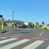 Twee mannen afgevoerd na zware aanrijding waarbij auto op dak belandt: “Vermoedelijk door rood gereden”
