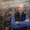 Sebastião Salgado présente pour la première fois les œuvres de son fils trisomique : "Il nous a initiés à la différence"