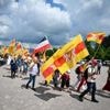 Veranstaltung verläuft bisher friedlich: Rund 350 „Reichsbürger“ schwenken Fahnen in Karlsruhe