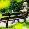 Overdag praat Peter met hondenbaasjes in het park, ‘s nachts slaapt hij daar onder een boom: ‘Krijg een tweede kans’