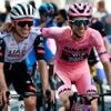 Simon Yates in roze trui door Rome, sprintduel tussen Kooij en Van Uden in slotrit?