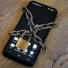 heise+ | Datenschutz-Smartphone ohne Google: Was das Punkt MC02 wirklich taugt