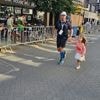 Erehaag van applaus voor wandelaars tijdens zonnige Dodentocht in Bornem