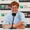 ‘s Werelds nummer één Jannik Sinner spreekt bij rentree over schorsing: “Ik mocht zelfs geen voetbalmatch of wielerkoers bijwonen”