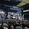 Man overleden na val van bovenste ring Wembley tijdens Oasis-concert