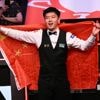 Zhao Xintong kroont zich tot eerste Aziatische wereldkampioen snooker ooit: ‘Ik kan het niet geloven...’