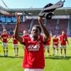AZ ziet Poku voor miljoenen vertrekken naar Bayer Leverkusen van Ten Hag