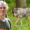 Gebeten door wolf: Guido zit met hoogzwangere vrouw op bankje als ze plots gegil horen