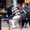 Unglaubliche Szenen nahe des Bahnhofs - Passant überwältigt Messer-Mann in Hamburg