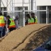Arbeiter wollte sich in Fahrstuhlschacht verstecken: 15 illegal Beschäftigte auf Potsdamer Baustelle erwischt