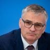 Regierungssprecher Kornelius: Erster Auftritt des Merz-Erklärers