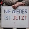 Verein „Nie wieder ist jetzt“ startet neues Projekt: Promis als Hologramme sollen in Schulen für Toleranz werben