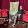 Markske uit ‘FC De Kampioenen’ krijgt eigen theatershow: “Een toffe gast die ik niet gewoon in de zetel kan laten zitten”