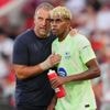 Fußball: Torres-Tor erhitzt Gemüter: Flick holt Startsieg mit Barça