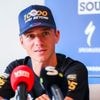 Remco Evenepoel straalt vertrouwen uit en entertaint op persconferentie: “’t Is goed dat Vingegaard en Pogacar enkel op elkaar zijn gefocust”