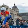 Nederlands kampioen Daan Hoole verrast met indrukwek­ken­de tijdritze­ge in Giro: ‘Vol met emoties’