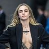 Da errötet sogar Charles: Cara Delevingne lässt tief blicken