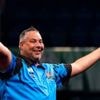 Geëmotioneerde Wattimena wint na vijf verloren finales eindelijk eerste PDC-titel