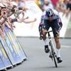 Radsport: Starke Geste: Radstar Lipowitz bei D-Tour als Wasserträger